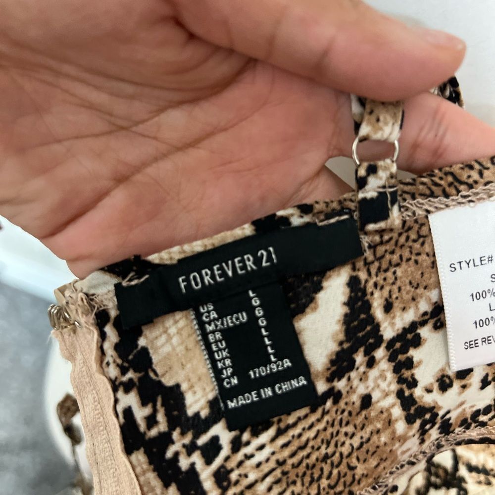 Forever 21 Snakeskin Print Crop Top Size L – Adjustable Straps, Zip Back, Night - Picture 3 of 4